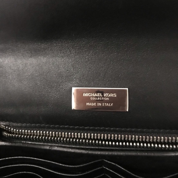 Micheal Kors Mia Handbag - Picture 3 of 8